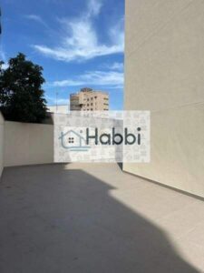 um banho social com bancada em granito
