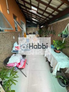cobertas e demarcadas.  Prédio construído em 2013