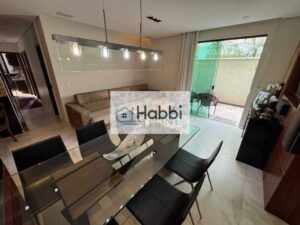 sendo um suíte com varanda privativa.  Cozinha Funcional: Cozinha com armários planejados