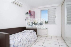 sendo uma com espaço gourmet com churrasqueira e outra área com jardim;    Sol da manhã e tarde;  04 vagas de garagem cobertas e livres.