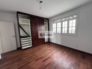 proporcionando ambientes amplos e aconchegantes para todos os momentos. No primeiro pavimento