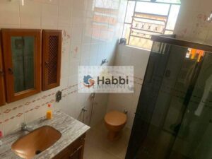 com 330m²