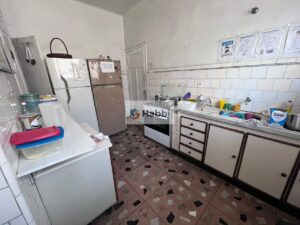 esta casa oferece a combinação perfeita entre tranquilidade e praticidade.  A proximidade com o Colégio Batista Mineiro e o Colégio Santa Maria proporciona um ambiente educacional de excelência para seus filhos. Além disso