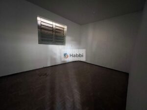 esta casa oferece um espaço excepcional para viver e desfrutar de momentos inesquecíveis. A casa principal conta com 5 quartos