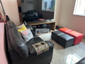 perfeito para momentos de lazer e diversão com amigos e familiares. Um jardim encantador completa o cenário