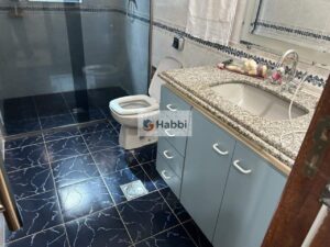 com elegante piso em granito