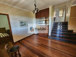 a casa conta com três banheiros sociais