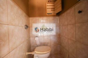 dois quartos com acesso independente e piso em taco oferecem flexibilidade para acomodar hóspedes ou criar um espaço privativo para home office ou estúdio. A garagem descoberta comporta um veículo com segurança e praticidade.  A localização privilegiada em Belo Horizonte garante fácil acesso a comércios