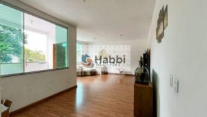 ✔ Sala para dois ambientes com piso em taco