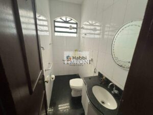 proporciona refeições memoráveis em um ambiente iluminado e agradável.  Completam este pavimento um banheiro social