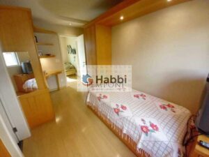 duas amplas salas para dois ambientes