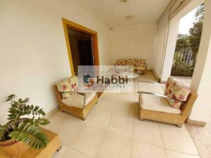 perfeita para relaxar e apreciar a vista.  São quatro quartos com piso laminado de madeira e armários planejados