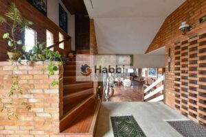 Buscando uma oportunidade única no mercado imobiliário de Belo Horizonte? Esta magnífica casa à venda em Santa Lúcia oferece o equilíbrio perfeito entre conforto