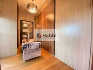 um verdadeiro sinônimo de qualidade de vida e excelente localização. Com 213m² distribuídos em dois pavimentos