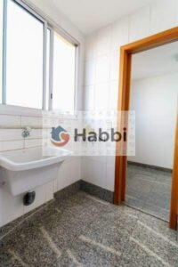 perfeito para organizar suas roupas e acessórios. O banheiro social