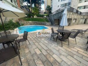 oferece um espaço exclusivo para momentos de descanso ou para receber clientes VIP. A copa e cozinha planejadas