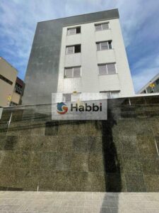 cria um espaço sofisticado e acolhedor para receber clientes e parceiros. A cozinha