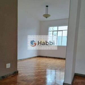 proporciona um ambiente perfeito para momentos de descontração ou reuniões informais. Um lavabo adicional oferece ainda mais conforto. A área de serviço e o espaço gourmet coberto