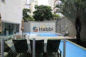convida a momentos de relaxamento e contemplação.  O interior da cobertura é igualmente impressionante