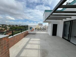 você encontrará uma ampla sala para dois ambientes com piso em porcelanato
