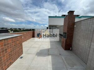 sendo uma suíte com banheiro privativo e bancada em granito. Essa estrutura oferece flexibilidade para adaptar os espaços às necessidades específicas do seu negócio