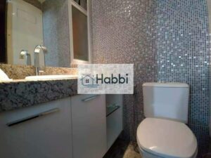 01 DCE  2° Nível: Sala para 3 ambientes com piso em granito;   Lavabo;   Espaço gourmet integralizado com acesso a área externa. Jardim suspenso