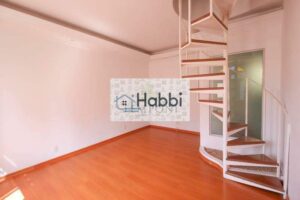 01 Vaga – 140 m² - Sagrada Família  1° Nível:   • Sala Ampla para dois Ambientes: Ampla sala para dois ambientes com rebaixamento em gesso