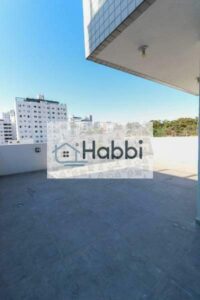 piso e bancada em granito;   Área de serviço e dependência de empregada completa.   2º Pavimento:   Sala de estar com piso em cerâmica;   Lavabo com armário