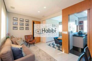 - 03 quartos com armários e pisos laminado;   - Suíte com bancada e piso em granito