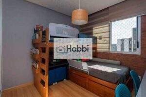 armários planejados e adega;   - Área de serviço com piso em granito e armário;   - Banho de serviço com piso em granito e armário;   - Área externa com piso em vinílico com jacuzzi e linda vista definitiva;   - Área gourmet com bancada em granito e piso em porcelanato