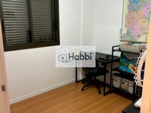 bancada e piso em cerâmica.  2° Pavimento:   Sala de TV: sala com piso em cerâmica e iluminação planejada.  Banheiro Social: Banheiro social com piso em cerâmica