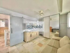 Belo Horizonte/MG   1º Piso:   Sala Ampla para Dois Ambientes: Sala espaçosa com piso em mármore.   03 Quartos Espaçosos: Quartos amplos com piso laminado