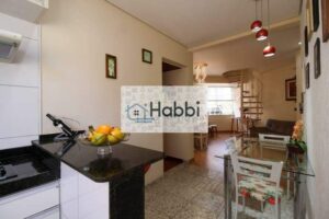 banhada pelo sol da manhã com piso laminado