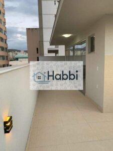 com 149 m². O primeiro andar conta com sala de estar/jantar
