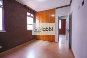 todo com acabamento moderno.   Banheiro Social: Equipado com armários