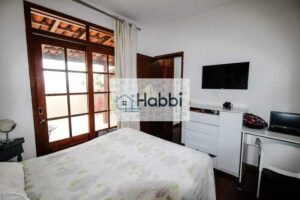 espaço gourmet com churrasqueira e amplo terraço descoberto com vista panorâmica e definitiva para a Serra do Curral.  02 Vagas de garagem cobertas.  Prédio revestido