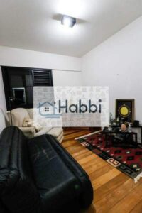 espelho e box em blindex e amplo terraço com churrasqueia