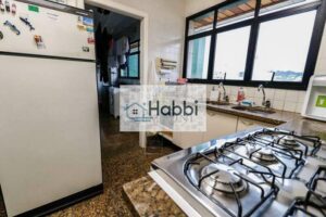 ducha e vista para a Serra do Curral.  04 Vagas de garagem livres e cobertas (G2).  Prédio com interfone
