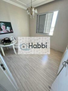 01 quarto com armário e piso em granito