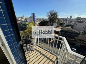 04 quartos amplos com armários planejados e piso em laminado de madeira