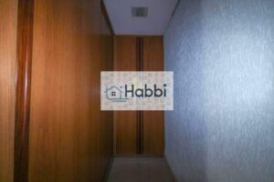 Comodidades  Ar Condicionado  Área de Serviço  Closet  Salas  Armário quarto  Lavabo  DCE  Jardim  Interfone  Armário cozinha  Portao eletrônico  Alarme  Informações Adicionais  Condomínio: R$ 2.235