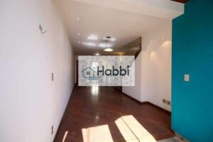box em vidro temperado e espelho.   Cozinha moderna com piso e bancadas em granito
