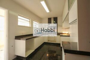 Comodidades  Ar Condicionado  Área de Serviço  Closet  Salas  Armário quarto  Lavabo  Piscina  DCE  Jardim  Despensa  Interfone  Armário cozinha  Portao eletrônico  Alarme  Informações Adicionais  Condomínio: R$ 1.230