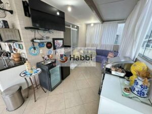 o primeiro andar conta com três quartos amplos