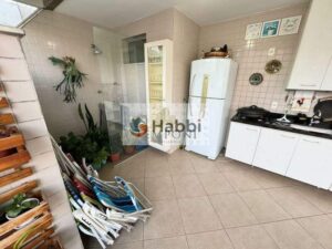 todos com armários planejados e piso em laminado de madeira