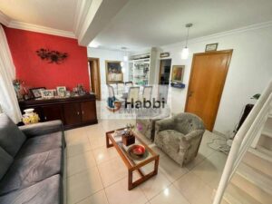 O segundo pavimento oferece ainda mais possibilidades. Uma ampla sala para dois ambientes