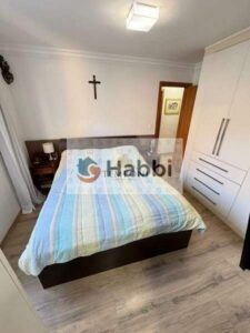 é perfeito para momentos de descontração e confraternização. Um banheiro social e um amplo terraço descoberto