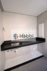 este apartamento oferece um ambiente espaçoso e aconchegante para você e sua família.  São 2 quartos