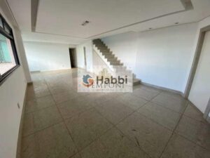 com piso em tábua corrida e armários embutidos