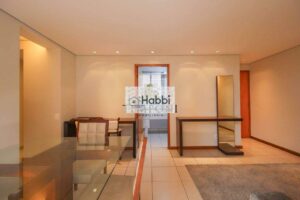 2 Vagas – Silveira Detalhes do Imóvel: • Sala para Dois Ambientes: Espaçosa sala com piso em cerâmica